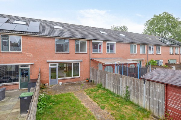 Te koop: Ruime starterswoning met 4 slaapkamers in een gewilde woonwijk !